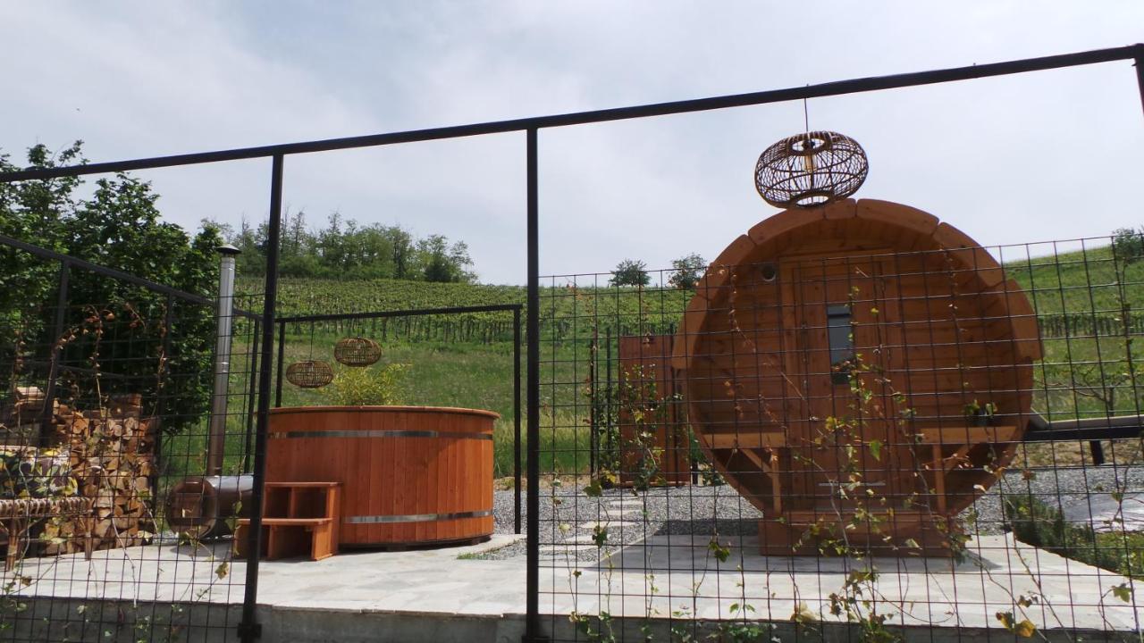 Sotto La Vigna Charm Stay Adults Only Vacation Suite Montegrosso d'Asti ภายนอก รูปภาพ