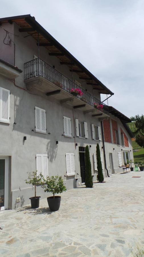 Sotto La Vigna Charm Stay Adults Only Vacation Suite Montegrosso d'Asti ภายนอก รูปภาพ